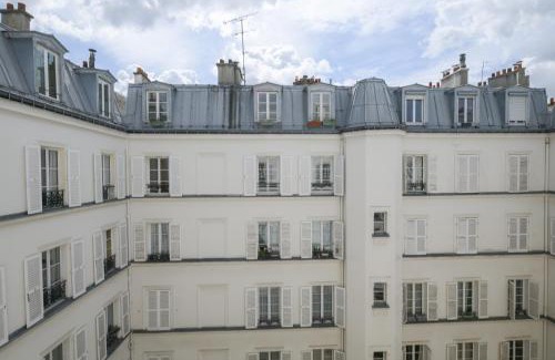 11th Arrondissement Apartment | Harmonie Intemporelle