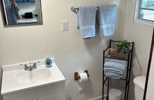 Cross Creek Cabin | Harmons Landing charming 2 bedroom cabin Cross Creek