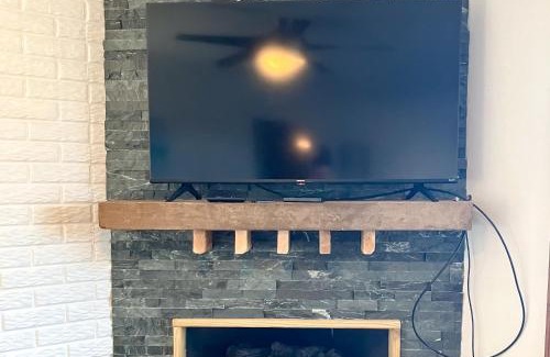 Kimberling City Hotel | Harper Valley 01