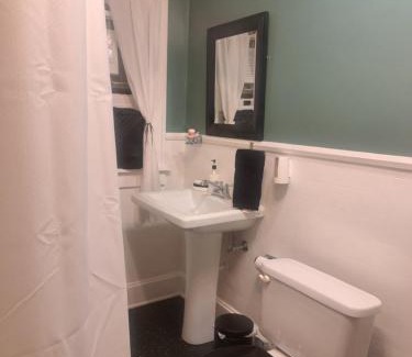 Terre Haute Bed & Breakfast | Harriott House, The Gallery Forest Room