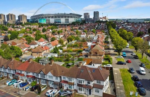 Tokyngton Apartment | Harrow - Stadium Apartment