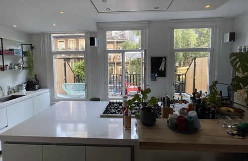 Overtoomse Sluis Apartment | Harry & Gompie's place, your ideal family home! Two lovely cats included!