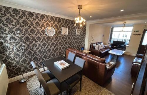 Watford House | Harry Potter Themed Shared Accommodation - Self Check-In