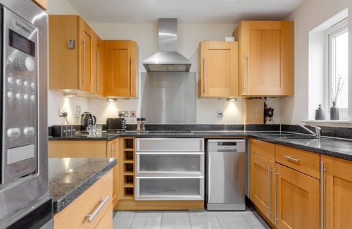 Watford Apartment | Harry Potter Watford 2 Bed + Parking + WiFi + Netflix