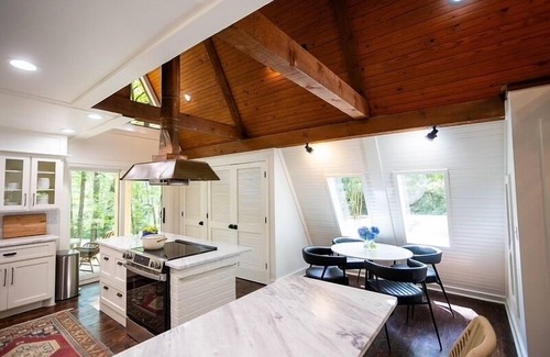 Oxford House | Hart A-Frame❤️Luxury Treehouse Cottage in the Woods, 1.5 Miles to Oxford Square!