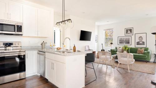 Chestnut Hill House | Hart Suite Buyout 5 by AvantStay Two Town House Buyout w Modern Amenities in Nashville
