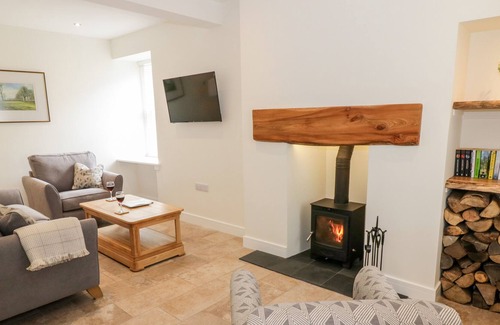 Kirkcudbright Cottage | HARTS COTTAGE, family friendly, with open fire in Kirkcudbright