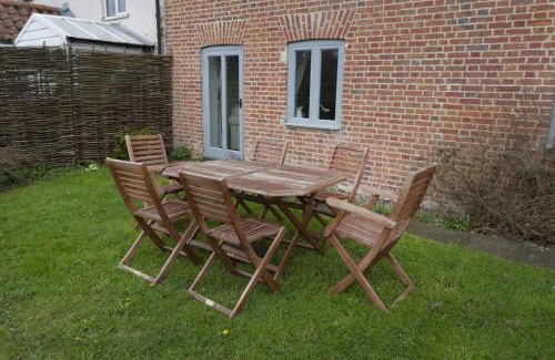 Barney House | Harvey Cottage