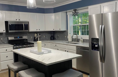 Harwich Center House | Harwich Home. Wychmere Beach club 1.6 mi away. Hot-tub year round, pet friendly.