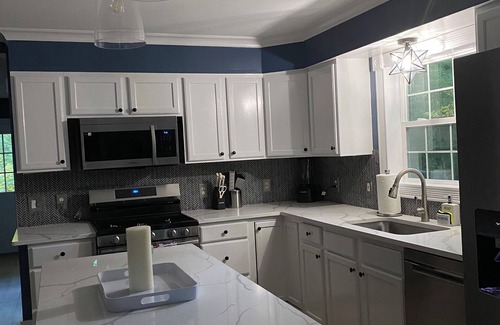 Harwich Center House | Harwich Home. Wychmere Beach club 1.6 mi away. Hot-tub year round, pet friendly.