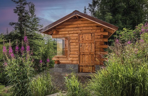 Willow House | Hatcher Pass Cabin in the Woods