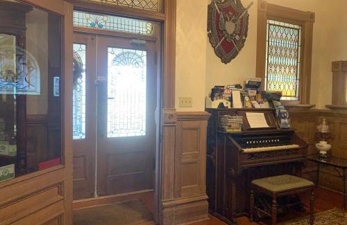 James Bay Bed & Breakfast | Haterleigh Heritage Inn