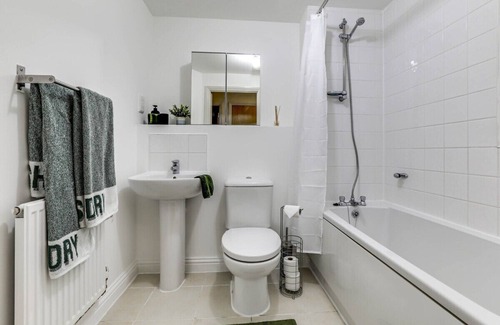 Hatfield Apartment | Hatfield Uni | Free Parking | Business, Families