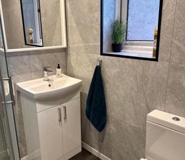 London Borough of Ealing House | Hathaway guest room