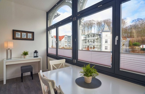 Sellin Apartment | Haus am Meer, winter garden app. 5, close to the beach - app. with 1 bedroom and 3rd/4th bed.