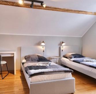 Herresbach Apartment | Haus am Nürburgring I 4 Schlafzimmer für 1-10 Personen I Küche I Garten I Grillplatz I Ruhige Lage