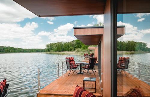 Stechow-Ferchesar House | Haus auf dem See Elise, Matheo, Mads, und Jarle