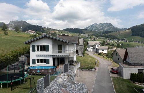 Amden House | Haus Gmür Privatzimmer Obergeschoss - mit Gemeinschaftsbereichen