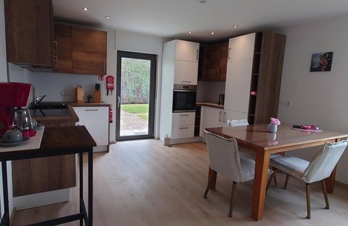 Bruchweiler-Baerenbach House | Haus Keschdekobel - vacation home, shower and bath, WC, 3 bedrooms