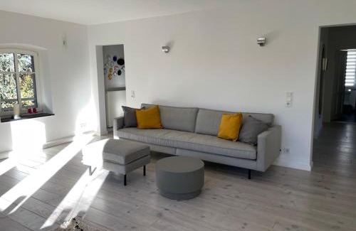 Solingen Apartment | Haus mit Türmchen