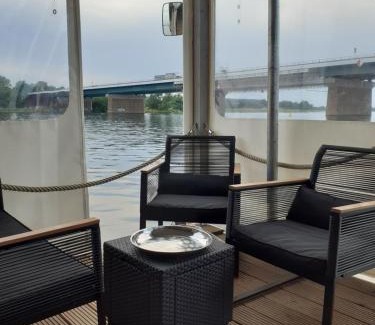 Toplitz Boat Rental | Hausboot NautikHus auf der Havel