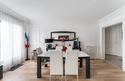 Arts-et-Metiers Apartment | Haussmannian apartment - top floor