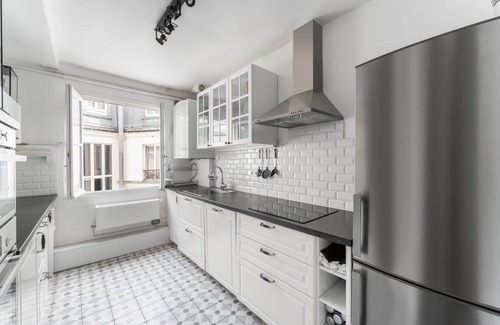 Arts-et-Metiers Apartment | Haussmannian apartment - top floor