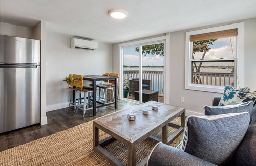 Key West House | HAVANA DAYDREAMING ~ Waterfront 1 BR/1 Ba w/Dockage & Hot Tub!