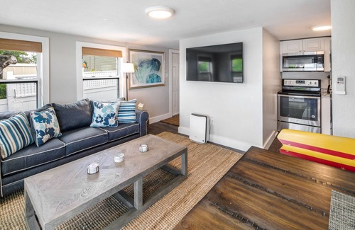 Key West House | HAVANA DAYDREAMING ~ Waterfront 1 BR/1 Ba w/Dockage & Hot Tub!