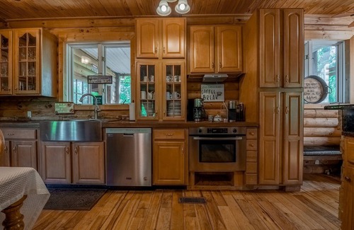 Chickamauga Cabin | Have a Hallmark Christmas! Decorated w/Incredible views! Great for all ages!