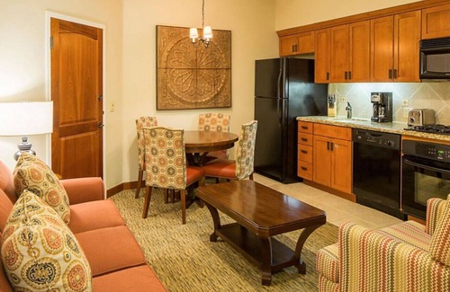 Cibola Vista Apartment | Have the family enjoy a 3 story waterslide in a resort setting in this 2BD condo