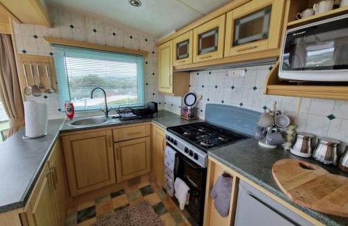 Penparcau Resort | Haven on the Hill 2 Bed Caravan with Town Views of Aberystwyth F7