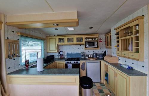 Penparcau Resort | Haven on the Hill 2 Bed Caravan with Town Views of Aberystwyth F7