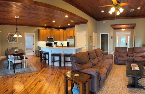 Pleasure Point House | Haven on the Lake!