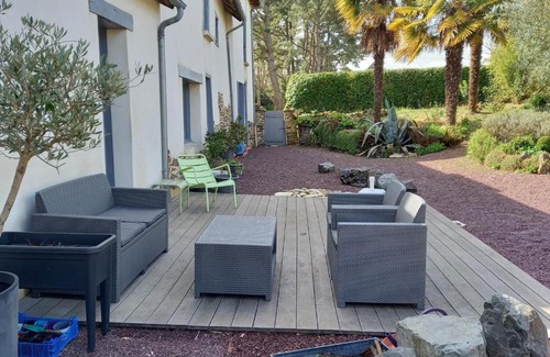 Le Rheu Bed & Breakfast | Havre de paix et jardin tropical. Chambre privée