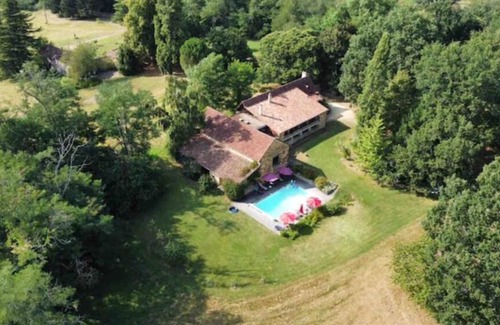 Carves House | Havre de Paix: Maison de Campagne Avec Piscine