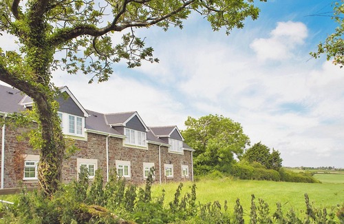 Woolfardisworthy Apartment | Hawfinch Apartment - UK49304