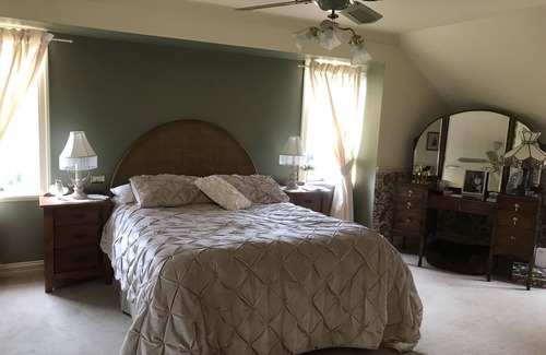 Mount Rankin House | Hawk's Nest Bed & Breakfast : Elaine offers 3 Queensize bedrooms/ensuite .