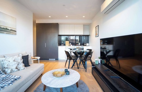 Hawthorn Apartment | Hawthorn 1BR Apt - Close to Swinburne University
