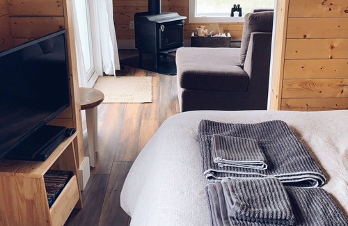 Saint Lunaire-Griquet Cabin | Hay Cove Cottages - Cozy Seaside Cabin with Ocean View