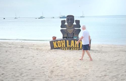 Ko Lanta Ski Chalet | Hayar House's Cabin house at kantiang bay