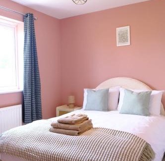 Swindon House | Haydon Stays Swindon 5Bed sleeps 9