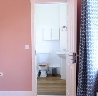 Swindon House | Haydon Stays Swindon 5Bed sleeps 9
