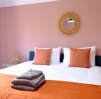Swindon House | Haydon Stays Swindon 5Bed sleeps 9