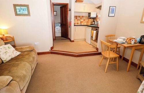 Ipswich Cottage | HAYLOFT, pet friendly, with a garden in Ipswich
