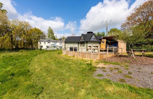 Llanvair Kilgeddin Cabin | Hazel wood lodge