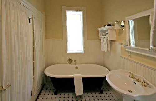 Healdsburg Hotel | Healdsburg Inn on the Plaza, A Four Sisters Inn