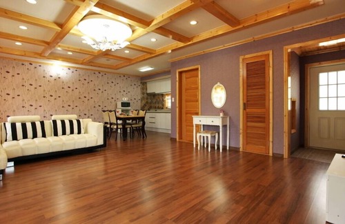 Muju House | Healing Resort Maple Village hue