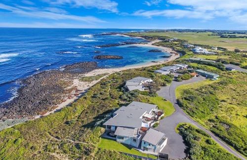 Port Fairy House | Hearns Beachside Villa 7