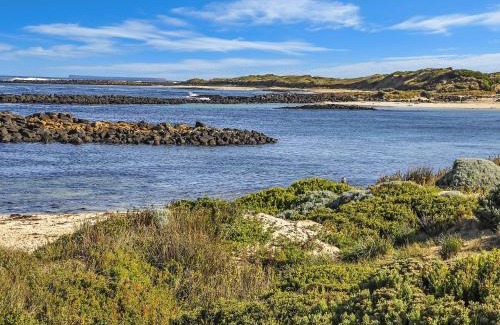 Port Fairy House | Hearns Beachside Villa 4